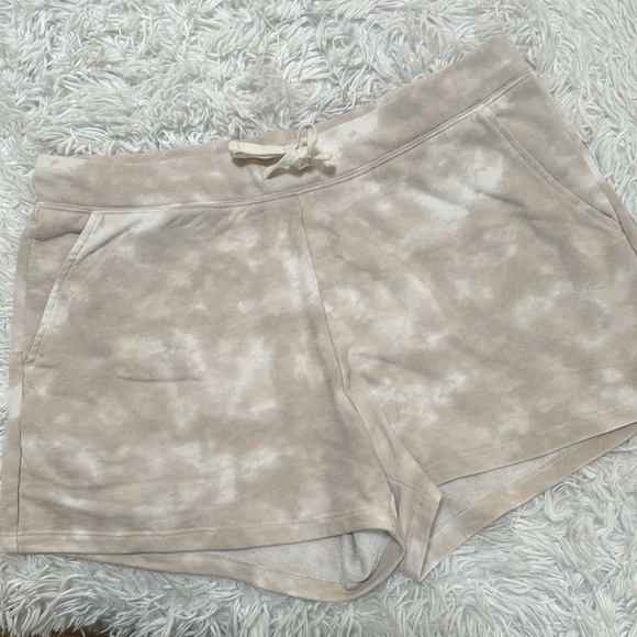 Short and Sweatshirt Set - Picture 2 of 6